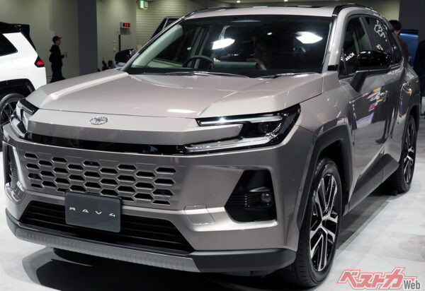 新型RAV4「アドベンチャー」。従来型の面影を残しつつ、細部の造形がより精緻に仕上げられている