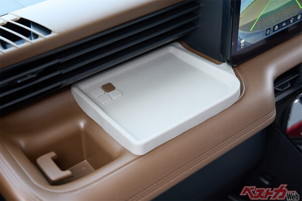 内装：インストトレイ（2025年8月 初公開時の公式画像より）