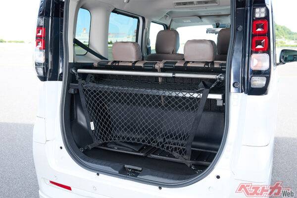 内装：ラゲッジボード＆ラゲッジネット＆ラゲッジバー（2025年8月 初公開時の公式画像より）