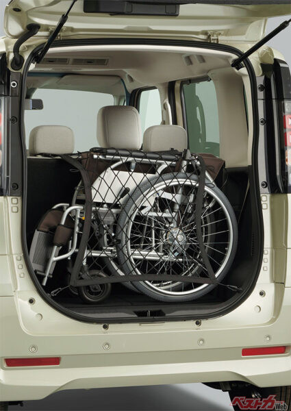 新型ルークス_助手席スライドアップシート_乗降用グリップ〈助手席〉（2025年8月 初公開時の公式画像より）