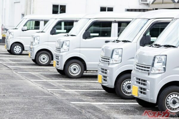 在庫車でさらに残ってしまうのであれば、試乗車や社用車となることも(years@Adobe Stock)