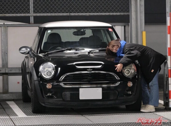 こちらが初代の愛車 MINIクーパーS（ご本人のインスタグラムより）