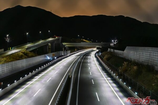 新東名もご覧の通り気持ちよそうな道に(ramustagram@Adobe Stock)