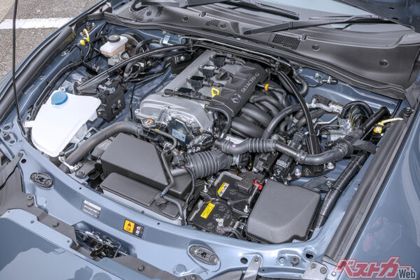 1997ccの直列4気筒エンジンはロードスターRFに搭載されるものとハードは同じでスペックも同じ。しかしスロットル制御などの専用チューンにより、レスポンスなどを高めている