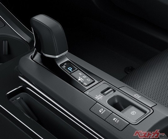 プリウスはDレンジの下に「B」レンジを設定