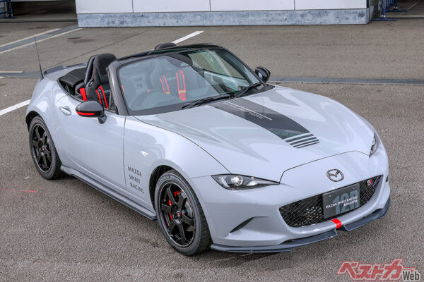 マツダ スピリットレーシングロードスター12R。200台限定で、すでに商談予約抽選の応募受付を終了している