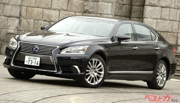 トヨタ系で唯一LEDウインカーを採用しているレクサスLS。トヨタも今後普及させていくに違いない