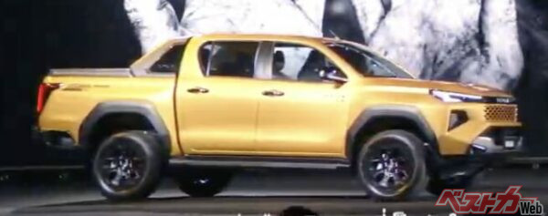 こちらがICEのハイラックス。フロントフェイスはRAV4のようなテイストだ