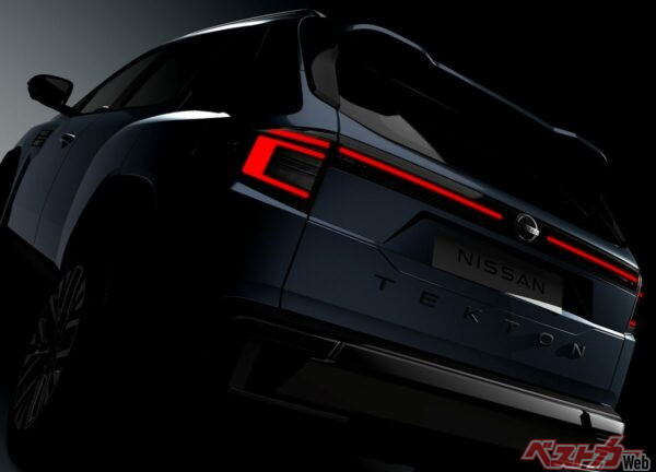 テクトンのリアビュー。C型と一文字のコンビネーションランプが存在感を放つ