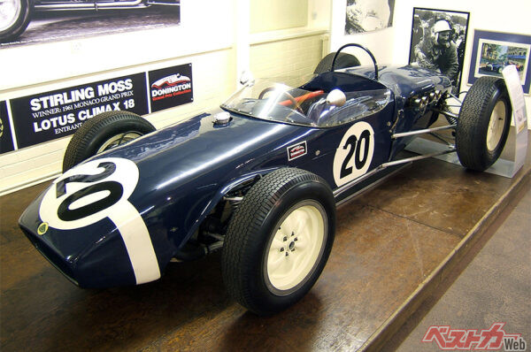 ロータス18はコーリン・チャップマンが設計したマシンで、1960年モスはプライベートチームのロブ・ウォーカー・レーシングから出場しみごとモナコGPを制した