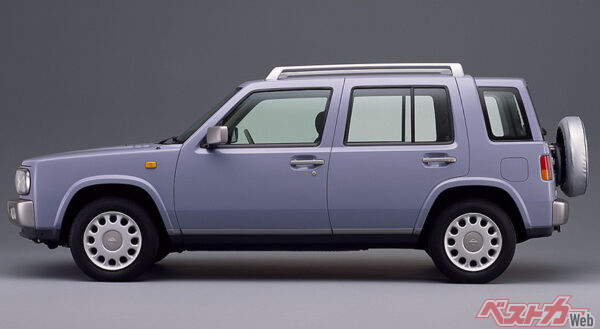 日産 ラシーン。四角いなかに懐かしいと可愛いが同居。いつの時代にも売れ筋のコンセプトである