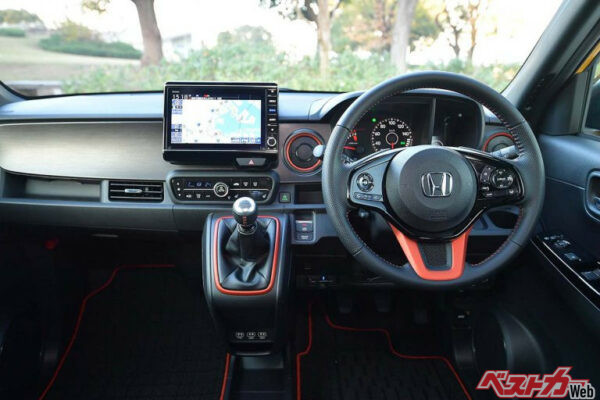 N-ONE RSのコクピット。シフトノブはS2000ベースの専用デザインというこだわりはホンダならでは