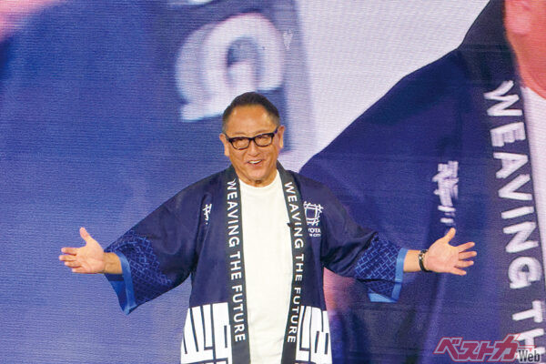 ハッピ姿で登壇した豊田章男会長は「カケザンこそが重要」とユーモアを交えて語った