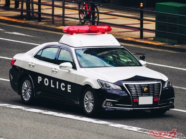 パトカーの前を走るの、ドキドキする…でも追い越しても大丈夫なケースもある！