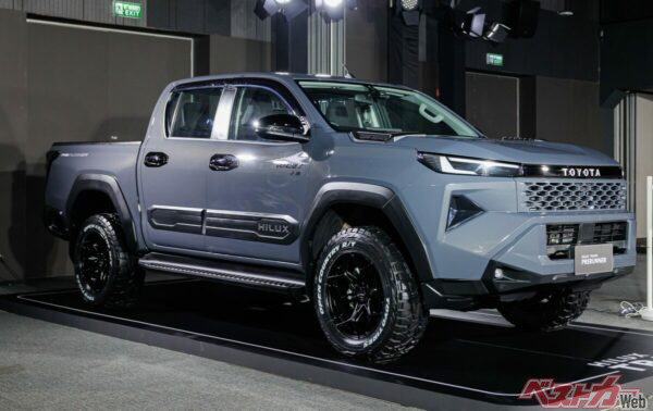 トーヨータイヤのオープンカントリーA/Tが装着された新型ハイラックス