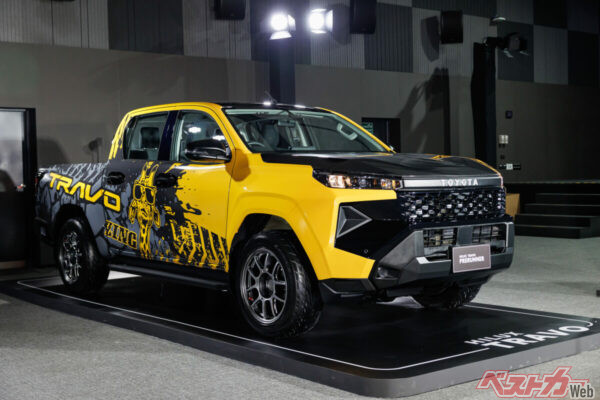 イエローとブラックツートンのスポーツピックアップ仕様