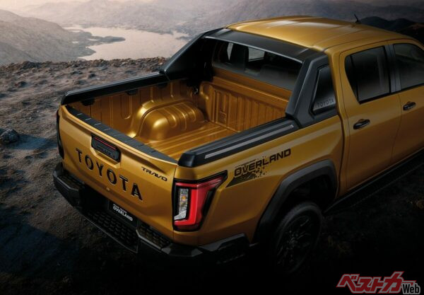 ハイラックスオーバーランド仕様の荷台。ちゃんと5人が乗れてこのラゲッジ容量はすばらしい。50代以上のおじさんはキャノピーを載せたくなってしまいますが……