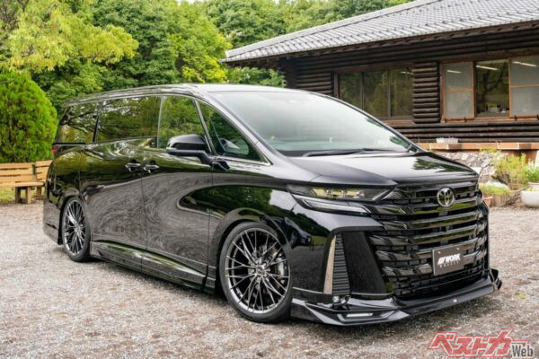 ギラギラなアル/ヴェルにはやはりシャープなホイールが似合う