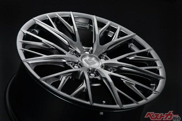 アウターリムフランジの端まで伸びたスポークが印象的