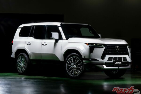 ブラックかグリミットブラックもどちらも魅力的。愛車のカラーやカスタムの方向によって選ぶのがいいだろう