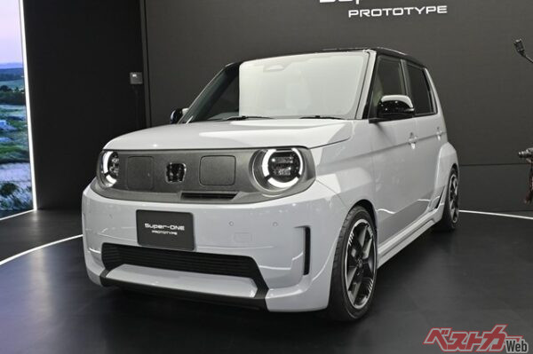 ホンダ スーパーワン。前後ブリフェンの拡幅がわかる