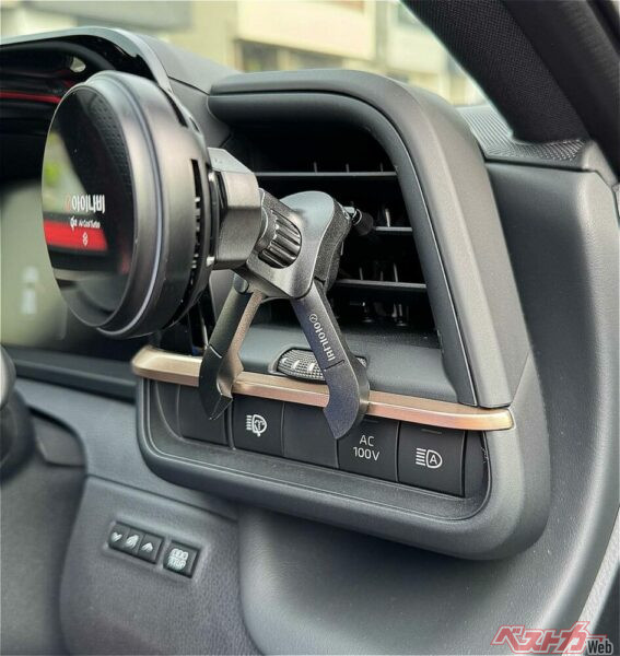 冷やして充電効率アップ!!　Qi2ワイヤレス充電に対応した気配りスマホホルダーが登場!!