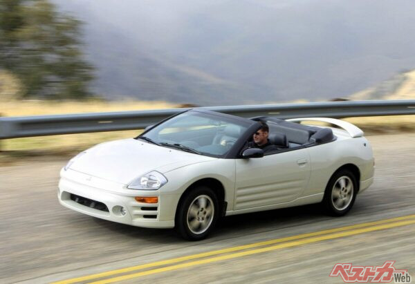 ボディサイドの3本のくぼみ(プレスライン)は躍動感を強調し、スポーティさとアメリカンスポーツならではの力強さを両立している