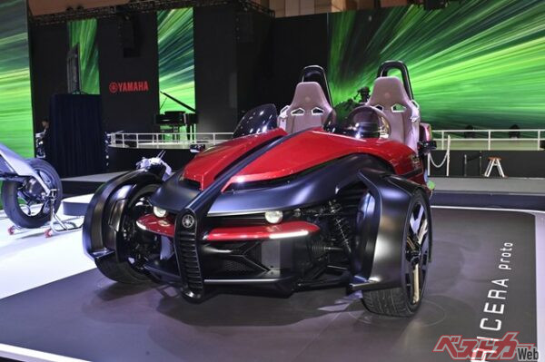 ヤマハ トライセラプロト。フロント2輪、リア1輪の3輪フルオープンBEVスポーツは楽しさを追求