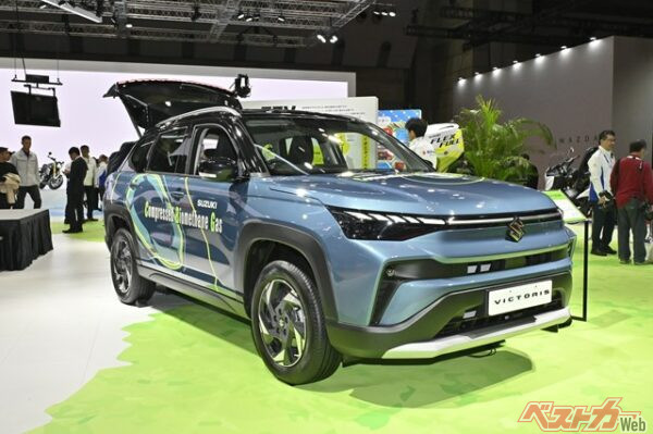 スズキ ビクトリス。全長4360×全幅1795×全高1655mm。FFと4WDがある