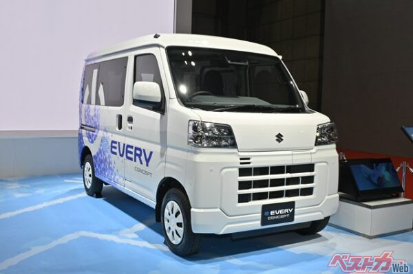 スズキ、ダイハツ、トヨタの三社が共同で開発する軽商用BEV。「スズキ e エブリイコンセプト」として出展