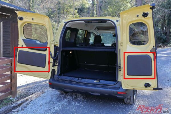 赤枠で囲った部分に貼る！