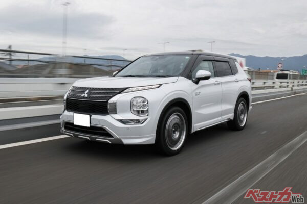 クルーズコントロールを使用した高速走行では静粛性も高く快適そのもの。1本1万4990円は安い