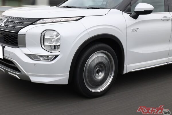 転がり抵抗がよく、ほどよいスポーツ性能と乗り心地がバランスされている印象だ