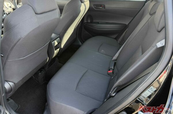 既存モデルに新たなパワートレインを搭載となるとフロアが高くなったり差が生じるのもしばしば。ところがコチラはラゲッジの嵩上げを除いて全部一緒!! これもお見事