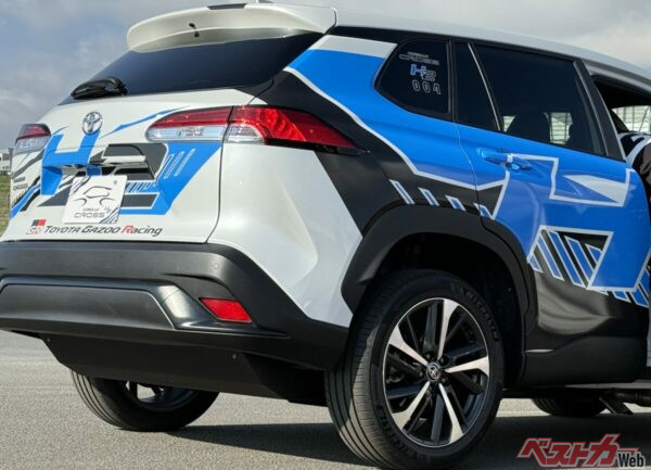 リアは水素タンクが張り出している程度で市販モデルとほとんど一緒。ちなみに足まわりなどは市販版から変更ナシ