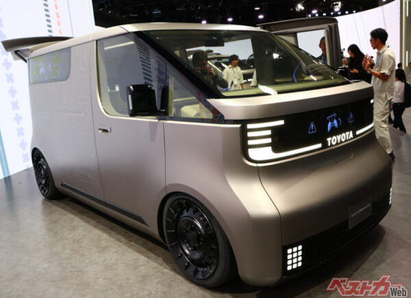 ハイエースコンセプトよりサイズ小さめのKAYOIBAKO。次期タウンエースもイケてます！