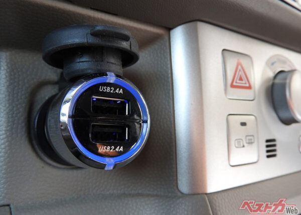 国産車の場合、乗用車では12V、トラックなどでは24Vが一般的だ