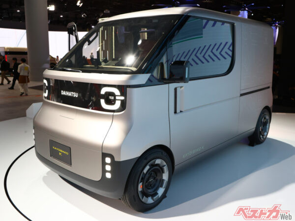 ダイハツブースには、トヨタのKAYOIBAKO（カヨイバコ）をさらに小さくしたKAYOIBAKO-K（カヨイバコK）が出展！ 小さいけど働くクルマとして「大きな存在」だ