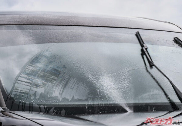 いまやほぼすべてのクルマが装備している「ウィンドウウォッシャー」が、時にトラブルを招くという