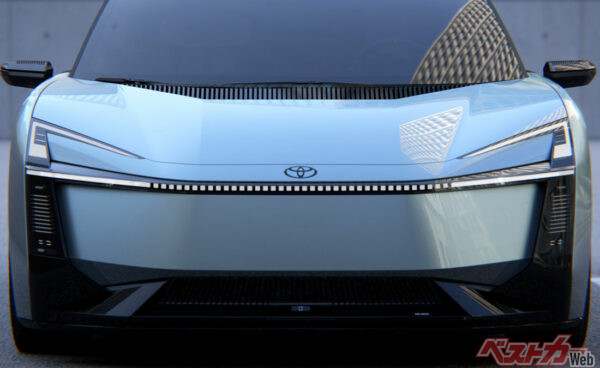 ついにBEV化!? 「次期カローラ」がハンマーヘッド顔で超絶進化！ これが…カローラに……なる？　ホントに？？