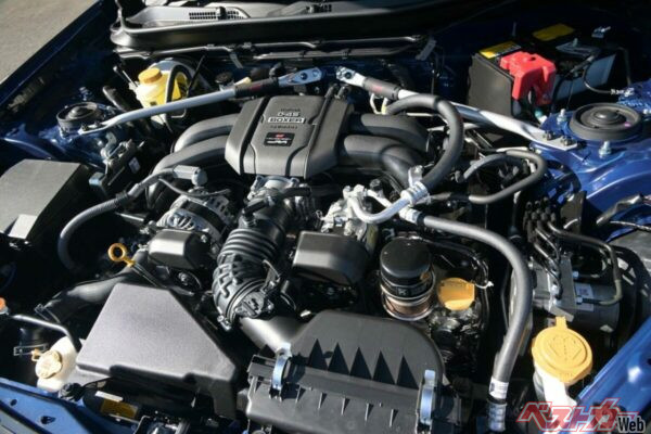 タイプRAのロゴが入ったバランスドエンジンは淀みのない吹け上がりを見せ、レスポンスもいい