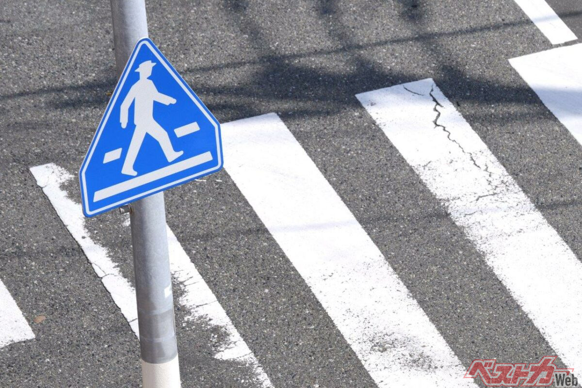 横断歩道の一時停止でいまだ4割が止まらず！ JAF最新調査が示す“止まら