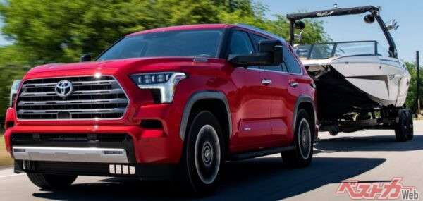 米国のドライブシーンといえば、大型SUVがボートやバイクをトーイングして走る姿。その光景はまさに圧巻。写真はフルサイズSUVのトヨタ「セコイア」