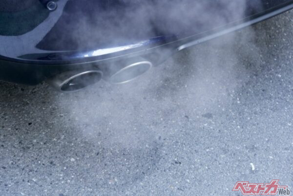 発生する騒音や排気ガスの面でも暖機運転は敬遠される社会になった