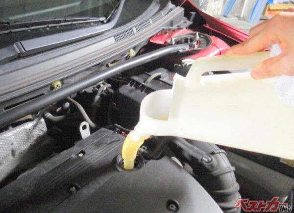 低粘度でも潤滑性を保てるようにオイルも進化。低温化でも優れた流動性を発揮する