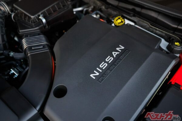 補機類カバーにはNISSANの文字が