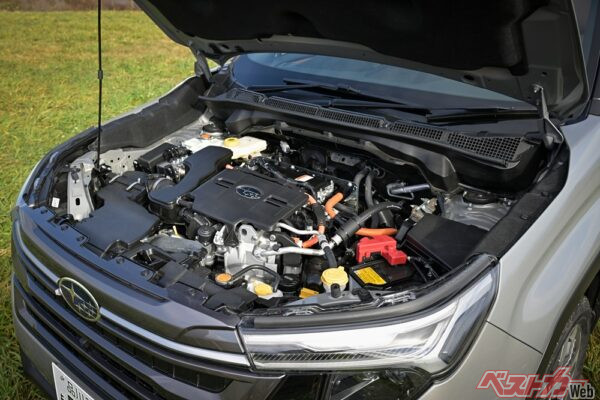 水平対向4気筒の2.5Lエンジンとモーターを組み合わせるハイブリッドは、低速トルクもある