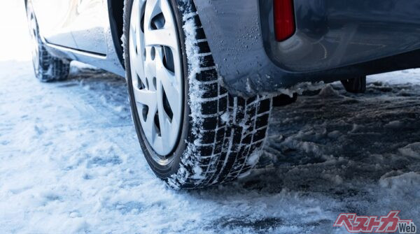 「溝があるから大丈夫」は命取り!! スタッドレスの寿命は「ゴムの硬さ」で決まる…5年落ちタイヤの恐怖