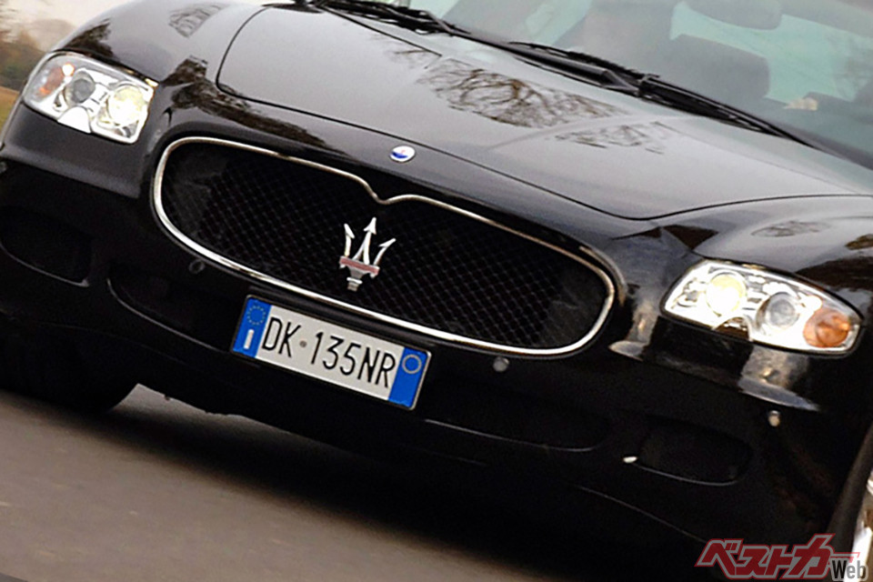 V8エンジンを積んだ陶酔のセダン!! 先代マセラティ・クアトロポルテが