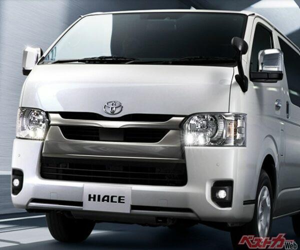 大幅改良の9型ハイエースが12月4日受注開始か!?　新型400系ハイエースは早ければ2026年末の発売!?　どちらを選ぶのか迷う!?